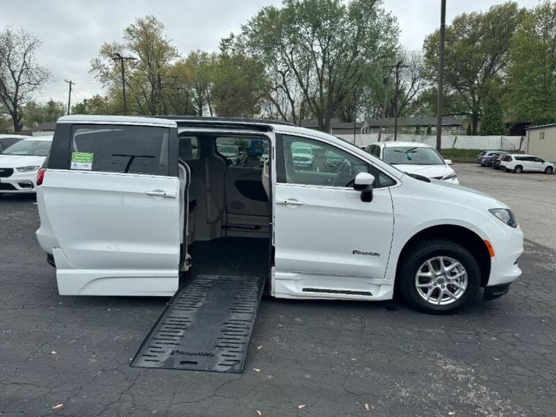 2021 Chrysler Voyager