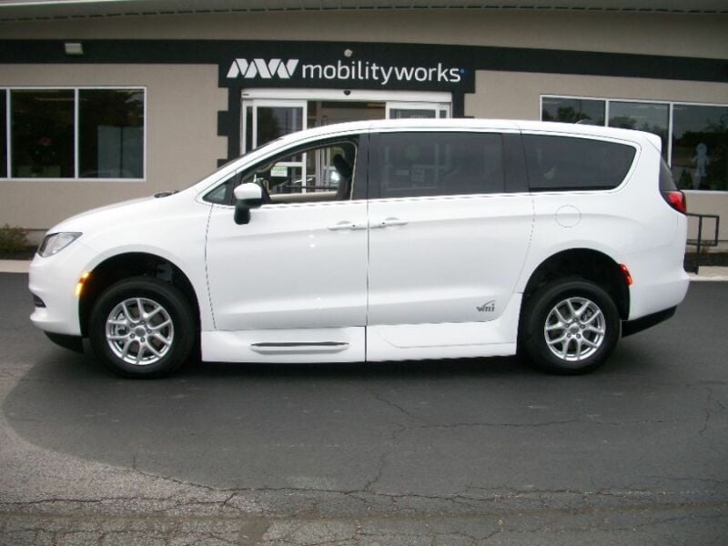 2022 Chrysler Voyager