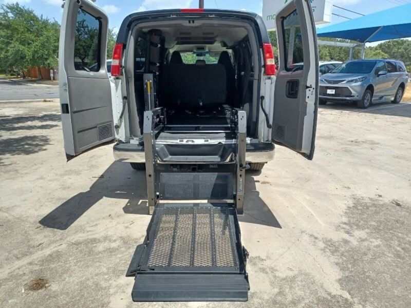 2016 GMC Savana