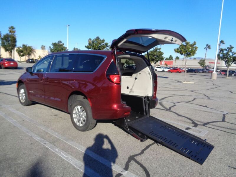 2022 Chrysler Voyager