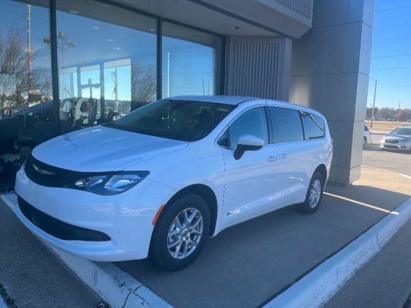 2022 Chrysler Voyager