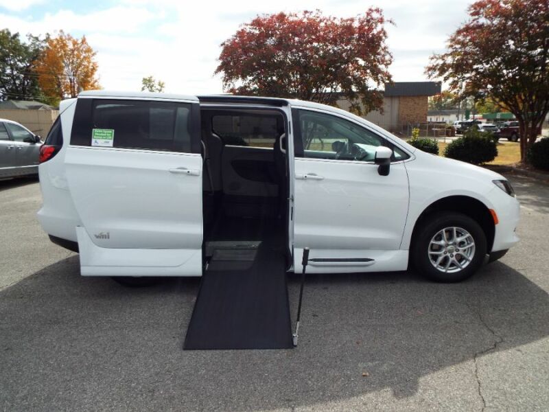 2022 Chrysler Voyager
