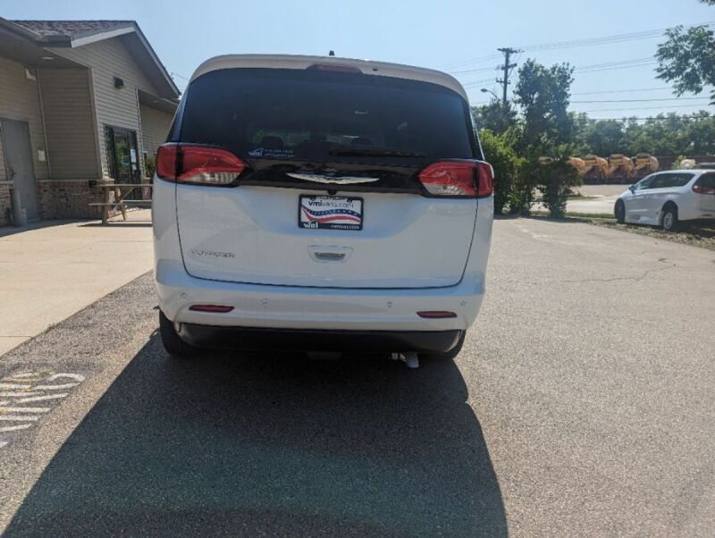 2022 Chrysler Voyager