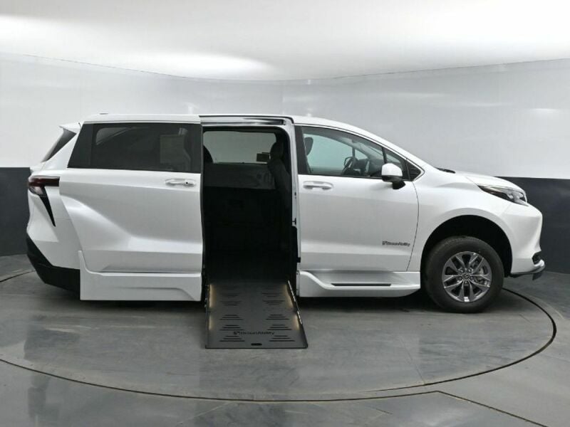 2025 Toyota Sienna