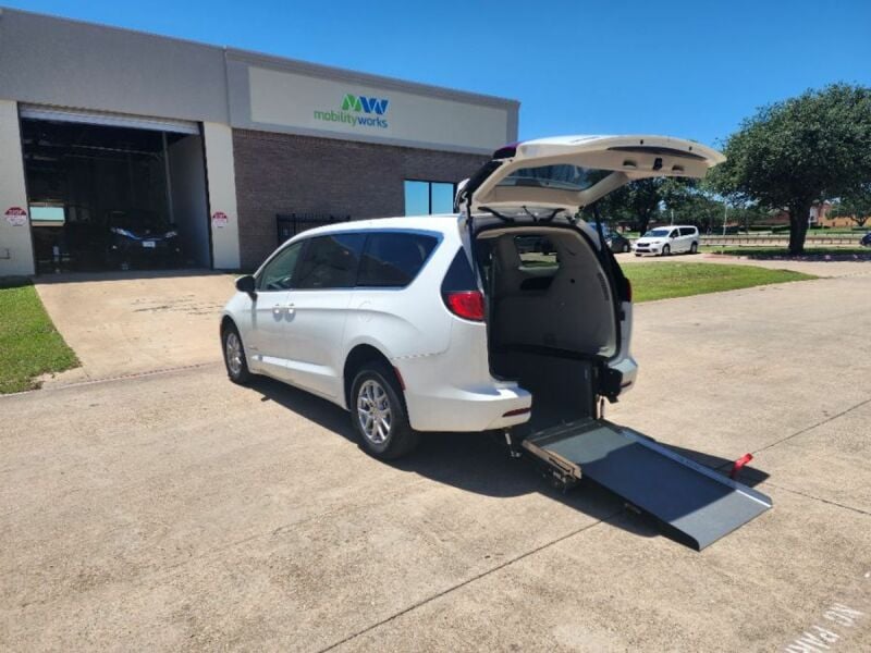 2022 Chrysler Voyager