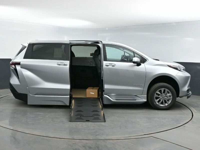 2025 Toyota Sienna