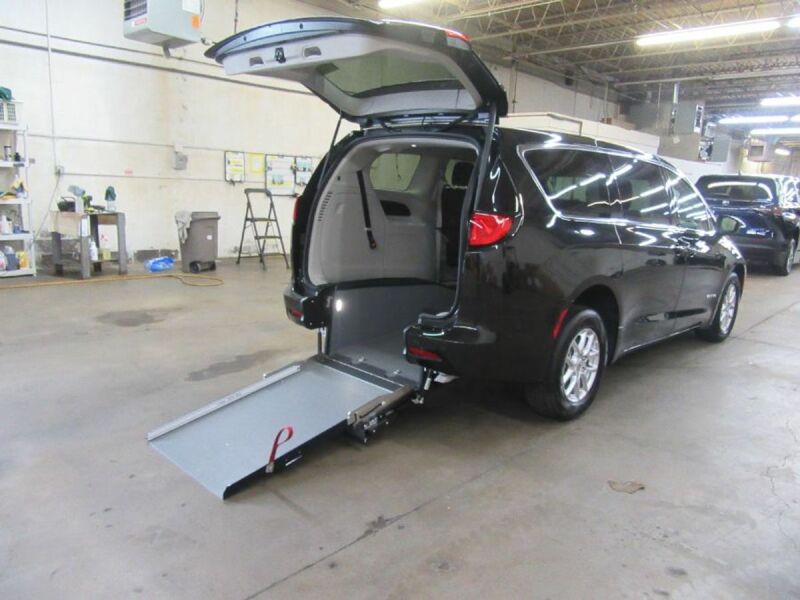 2023 Chrysler Voyager