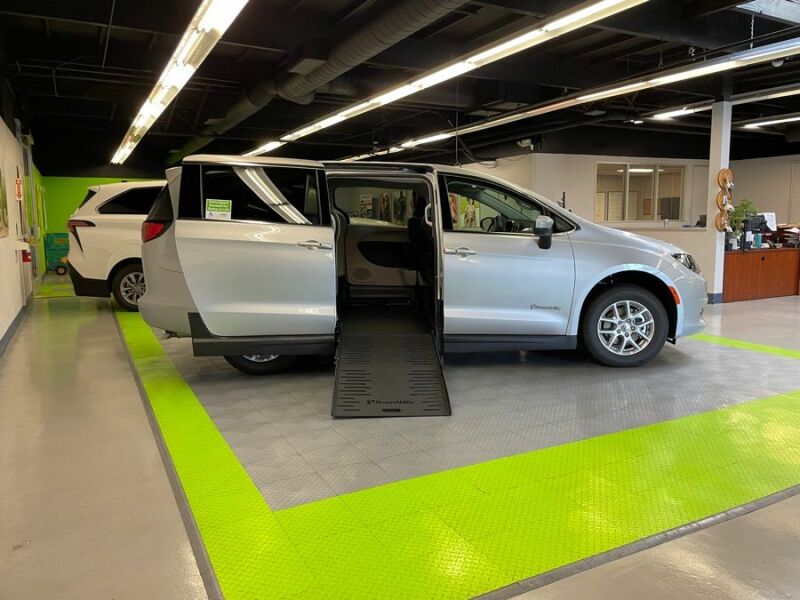2022 Chrysler Voyager