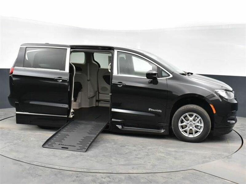 2023 Chrysler Voyager