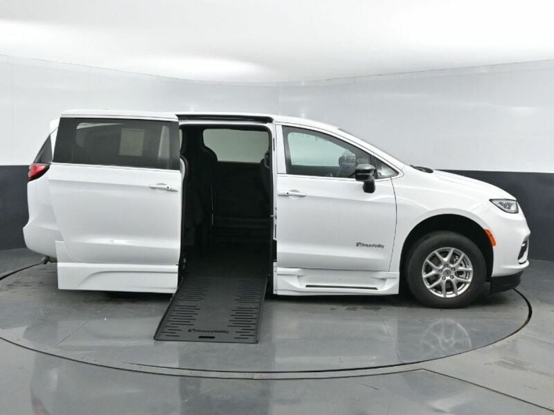 2024 Chrysler Pacifica