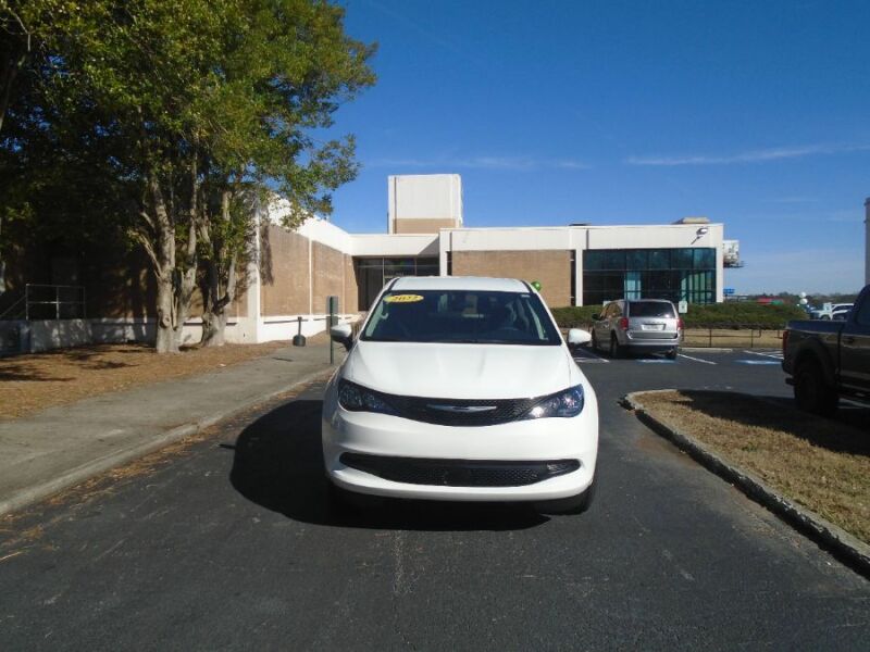 2022 Chrysler Voyager