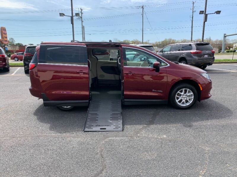 2020 Chrysler Voyager