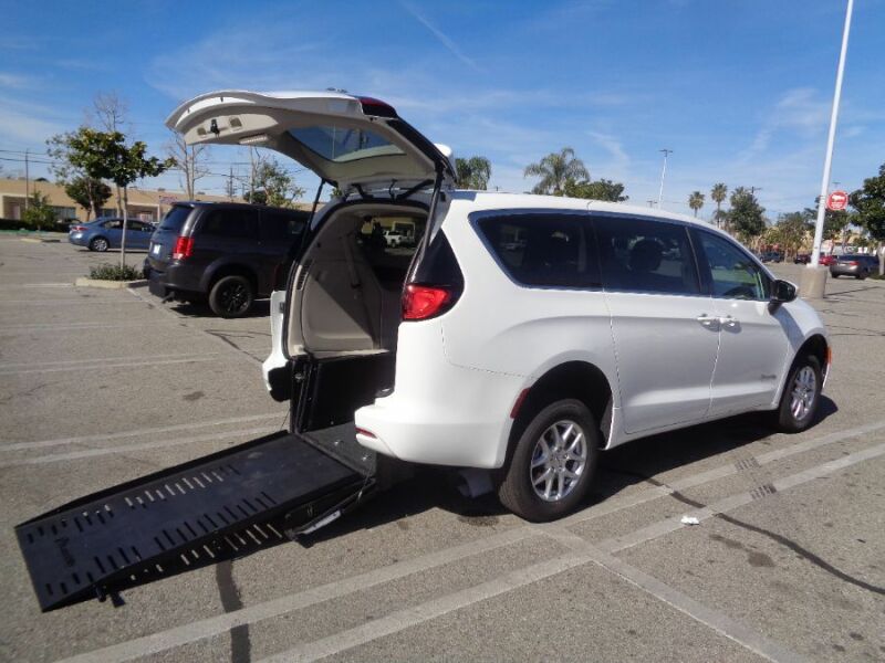 2022 Chrysler Voyager
