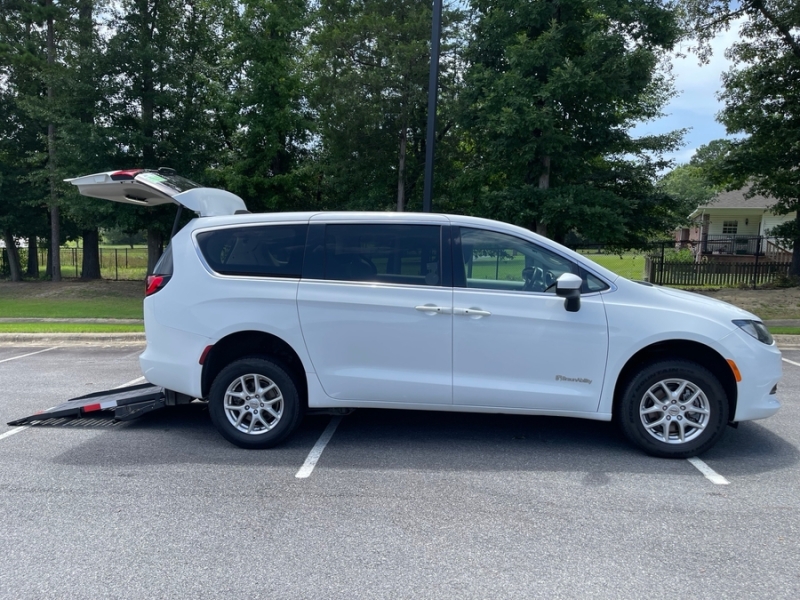 2023 Chrysler Voyager