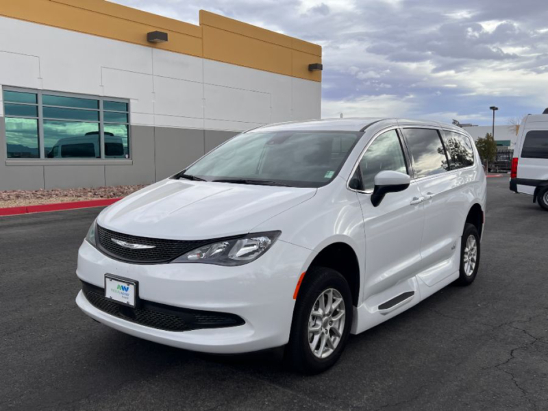 2022 Chrysler Voyager