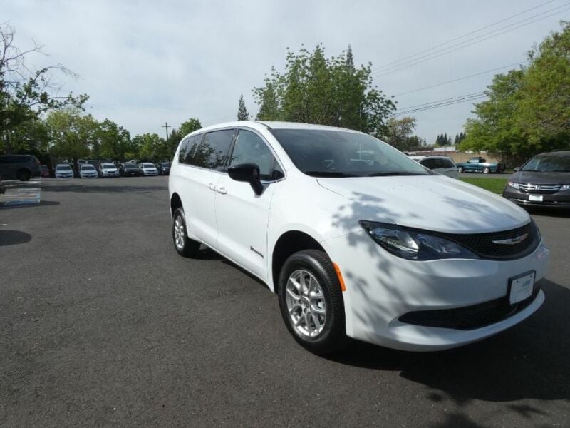 2024 Chrysler Voyager