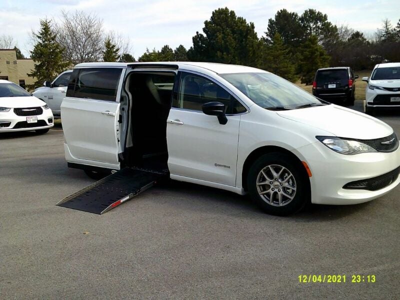 2024 Chrysler Voyager