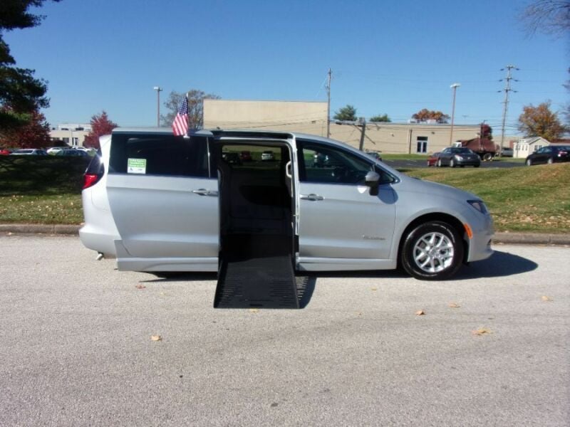 2022 Chrysler Voyager