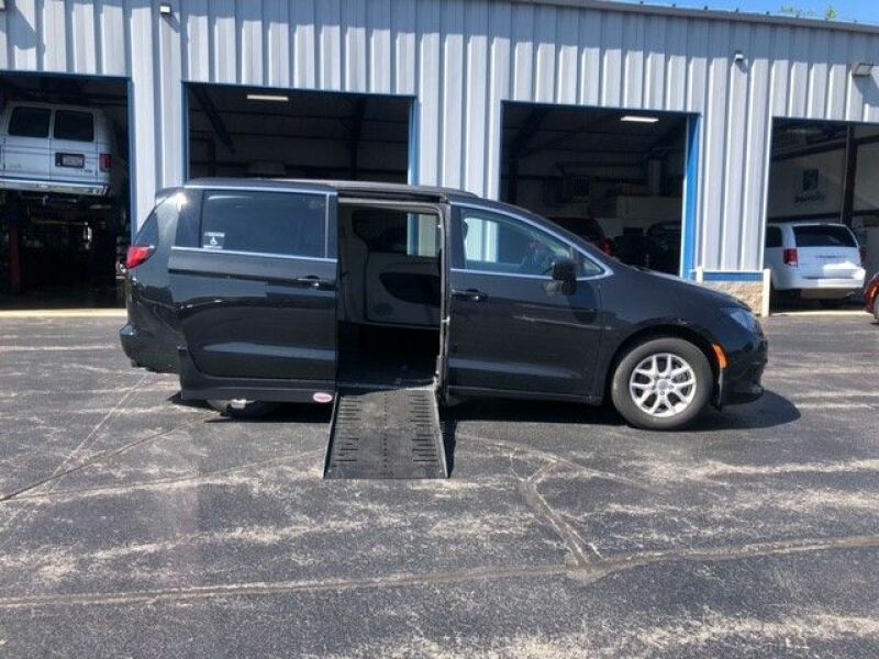 2020 Chrysler Voyager