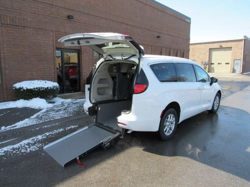 2024 Chrysler Voyager