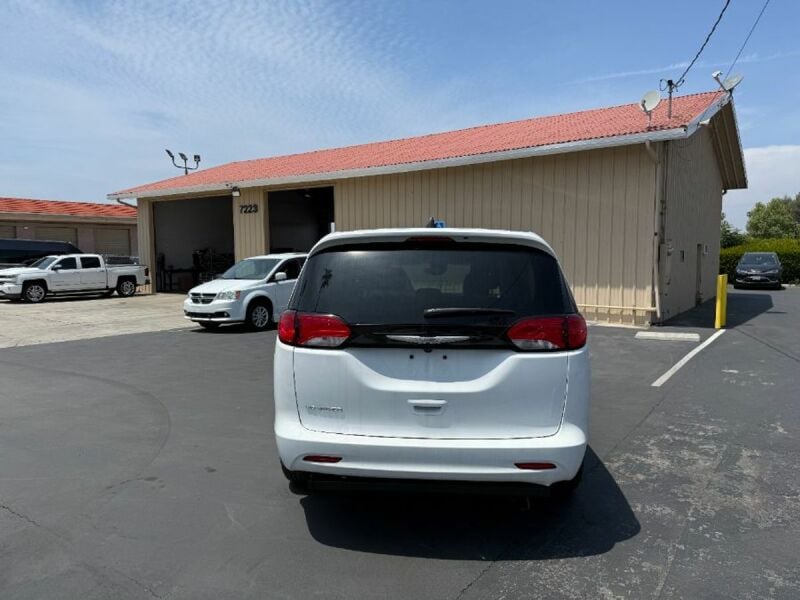 2024 Chrysler Voyager