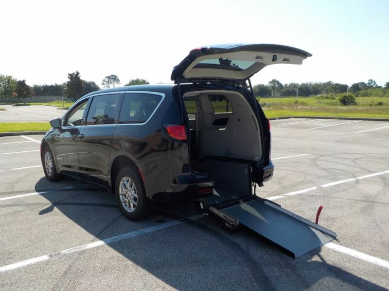 2023 Chrysler Voyager