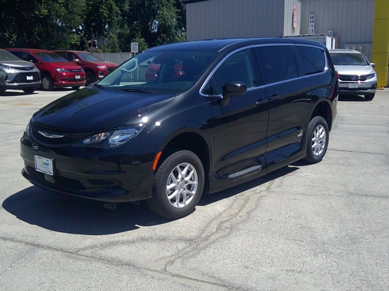 2023 Chrysler Voyager