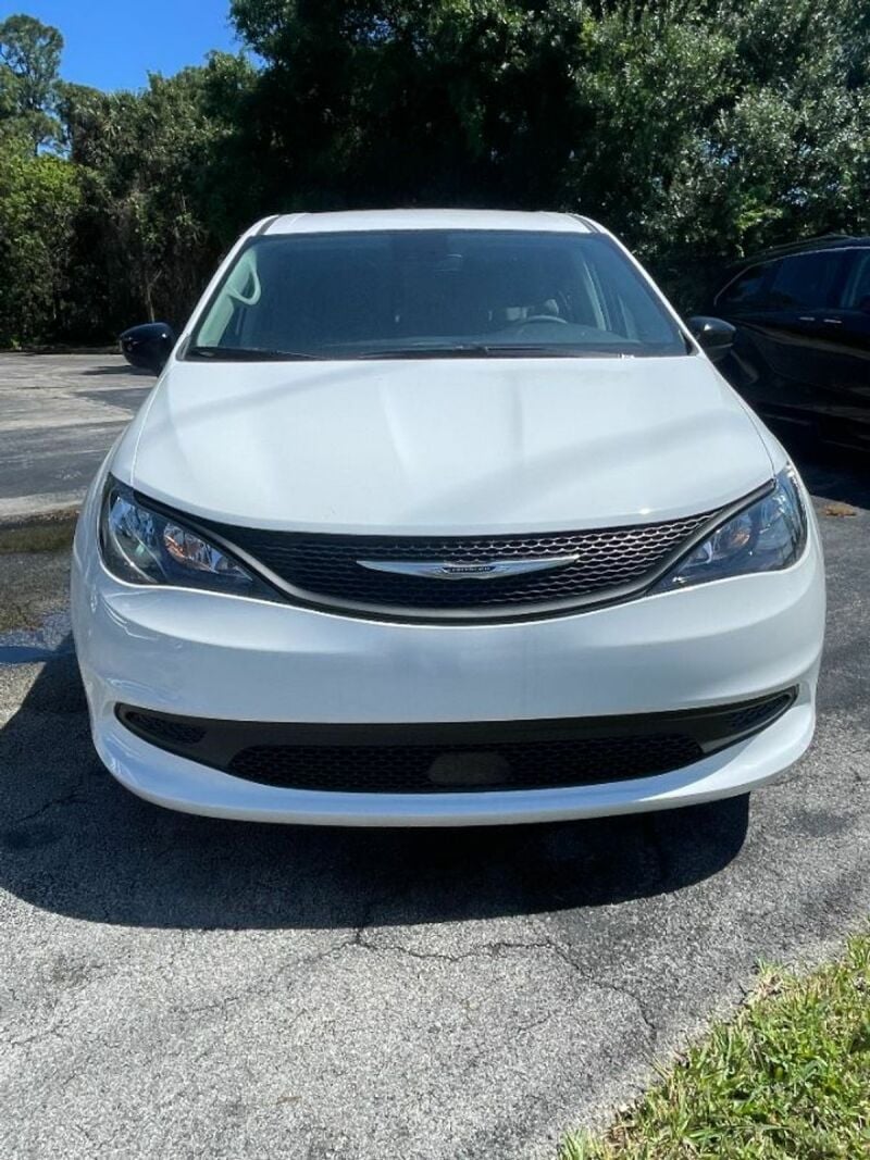2024 Chrysler Voyager