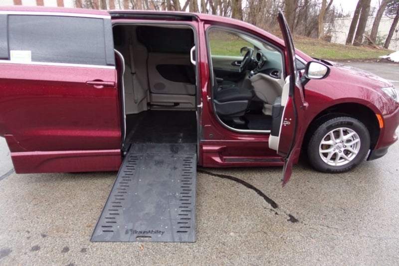 2023 Chrysler Voyager