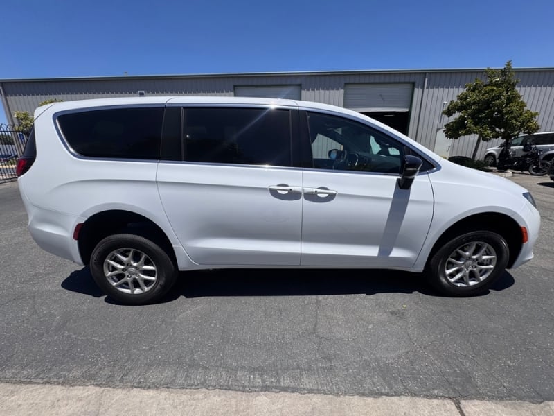 2026 Chrysler Voyager