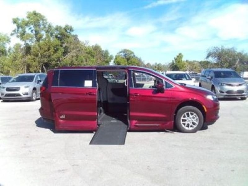 2023 Chrysler Voyager