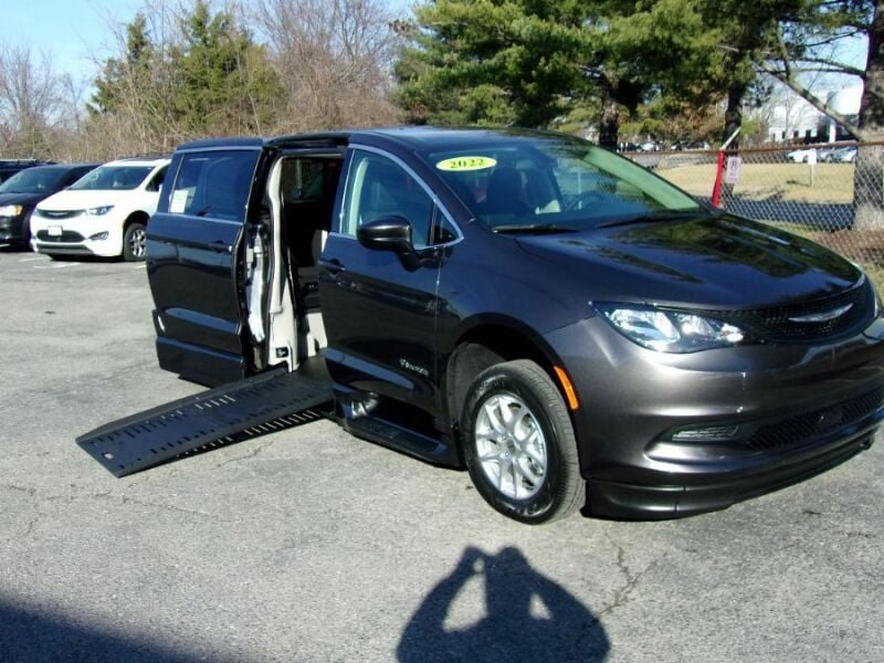 2022 Chrysler Voyager