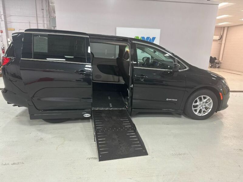 2024 Chrysler Voyager