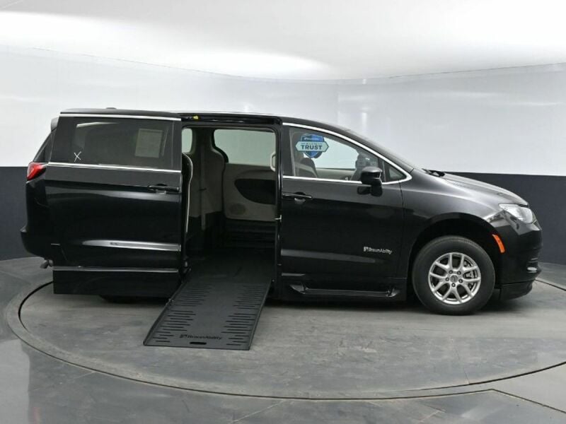 2024 Chrysler Voyager
