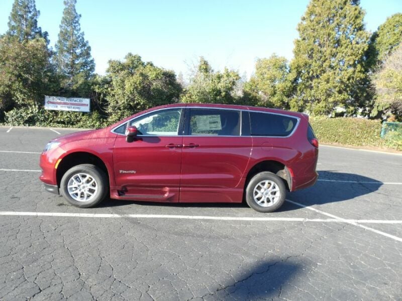 2022 Chrysler Voyager