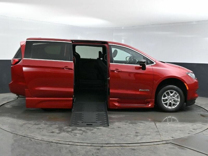 2025 Chrysler Voyager