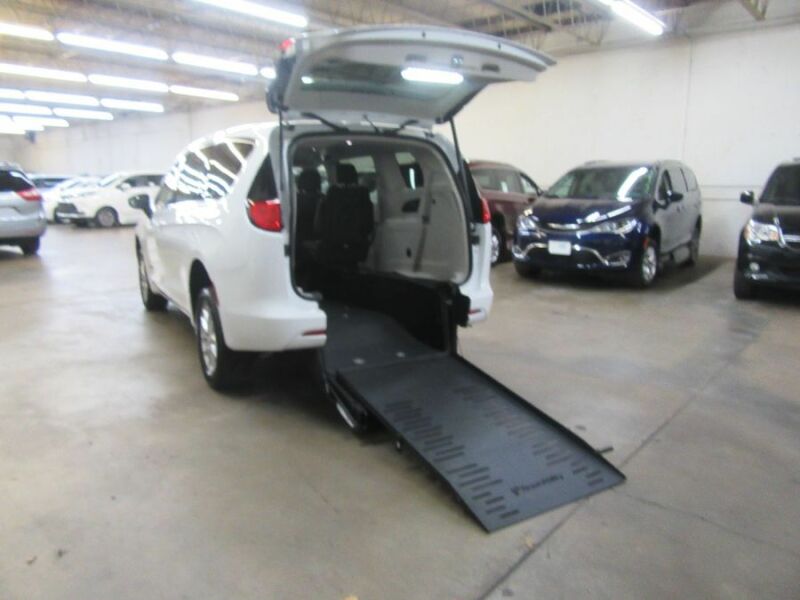 2022 Chrysler Voyager
