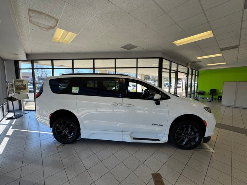 2023 Chrysler Pacifica