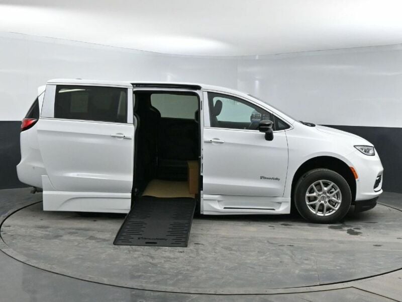 2025 Chrysler Pacifica