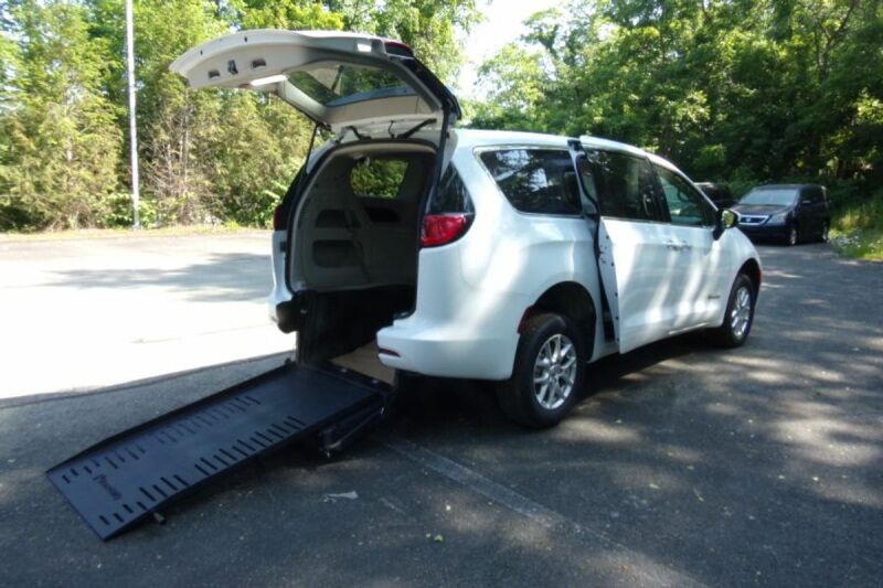2023 Chrysler Voyager