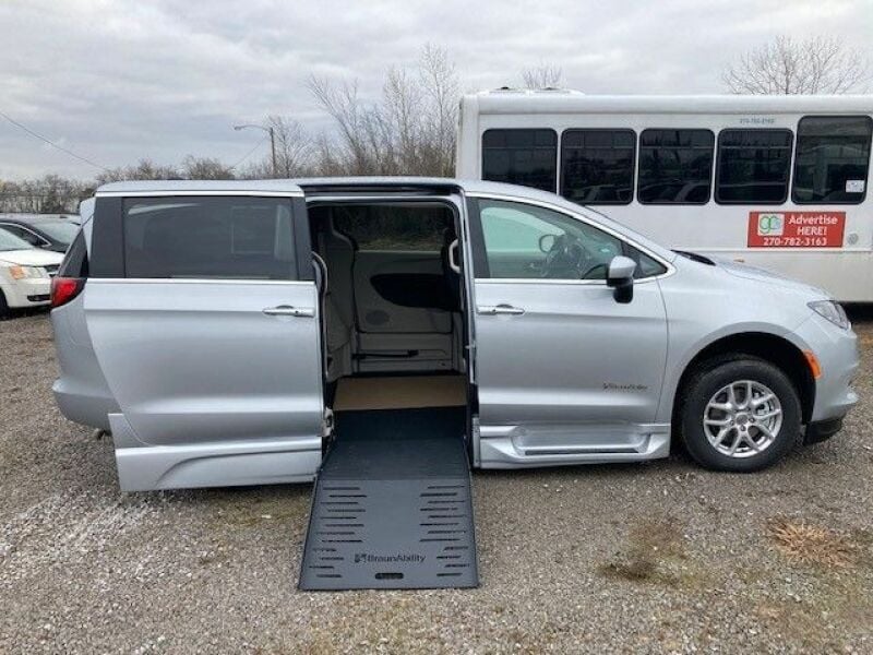 2022 Chrysler Voyager
