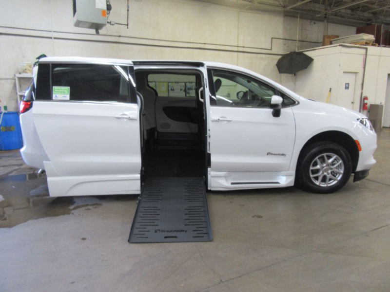2023 Chrysler Voyager
