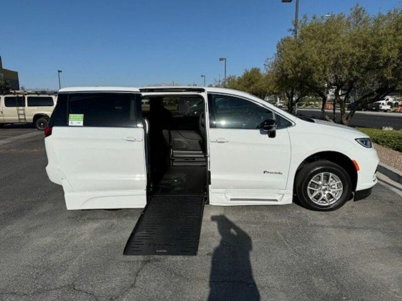 2025 Chrysler Pacifica