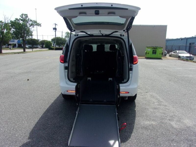 2024 Chrysler Voyager
