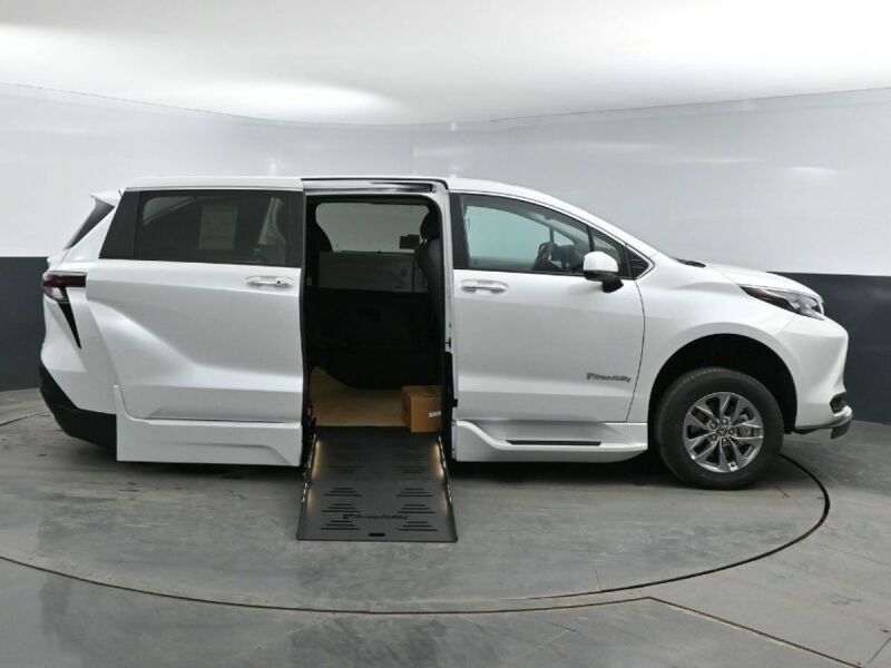 2025 Toyota Sienna
