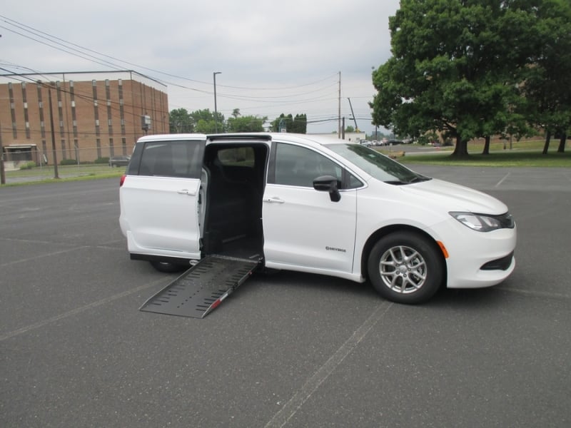 2025 Chrysler Voyager
