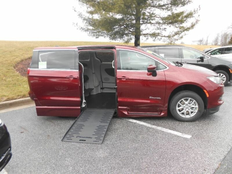 2022 Chrysler Voyager