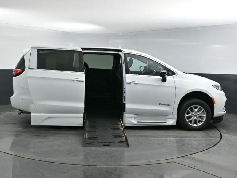 2025 Chrysler Pacifica