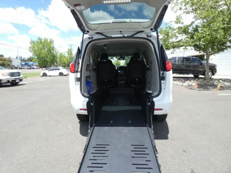 2024 Chrysler Voyager