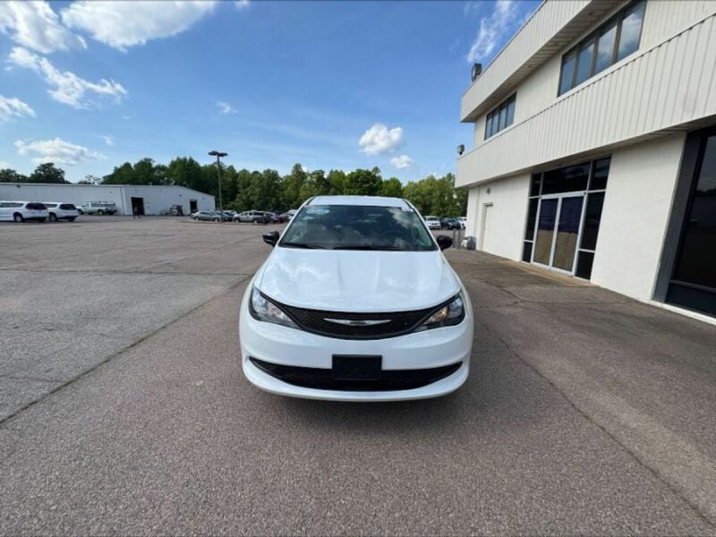 2024 Chrysler Voyager